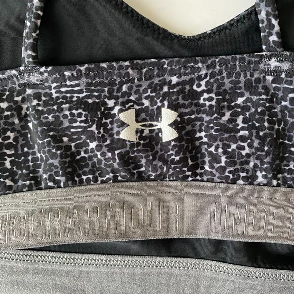 Under Armour Sports Bra Size L Gray/Black Pre-owned - Picture 3 of 6